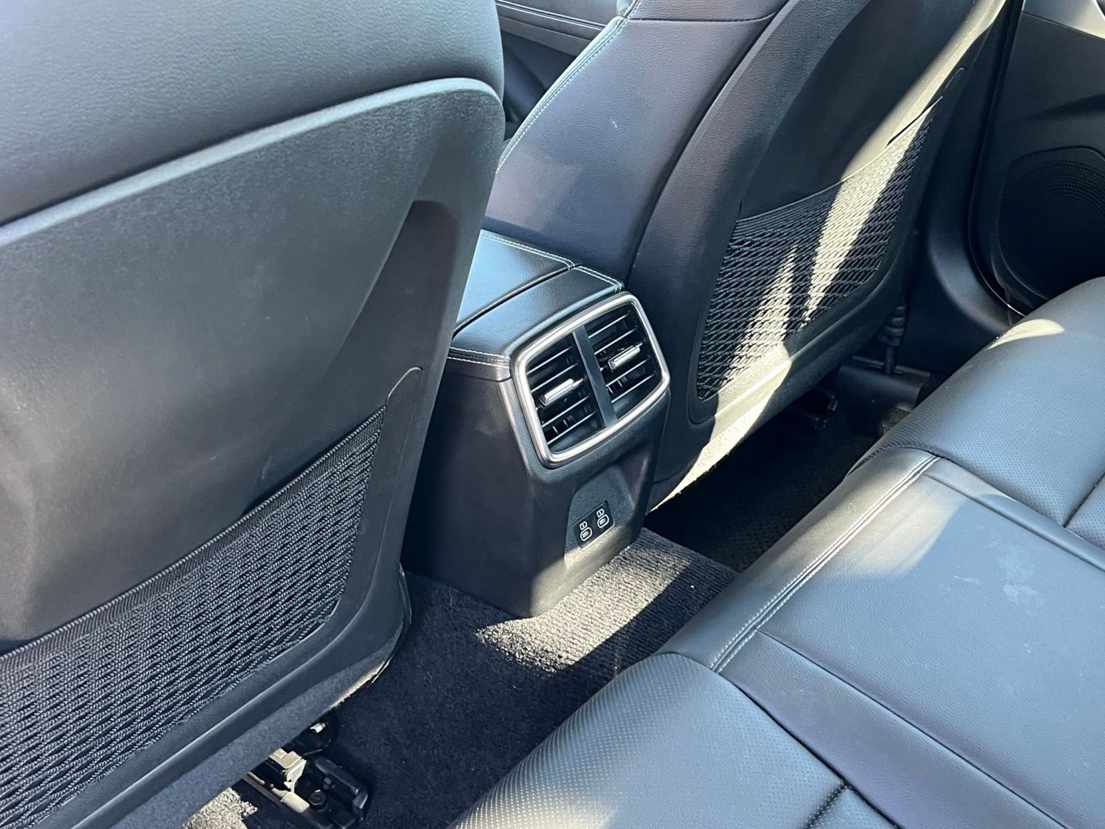 Used 2025 Genesis G70 2.5T image 24