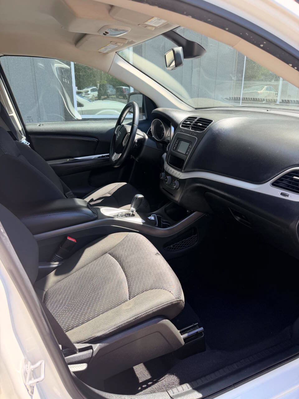 Used 2019 Dodge Journey SE w/ Connectivity Group FWD image 2