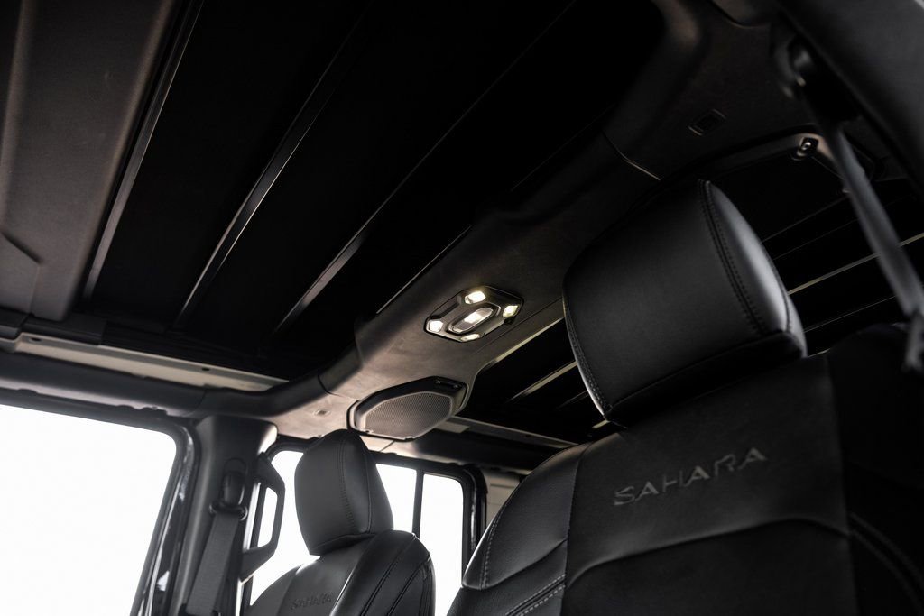 Used 2023 Jeep Wrangler Sahara w/ Cold Weather Group image 9