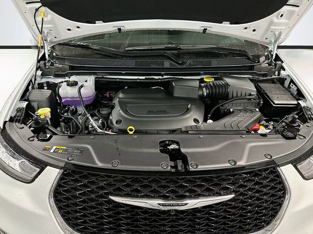 New 2026 Chrysler Pacifica Select AWD/4WD image 33
