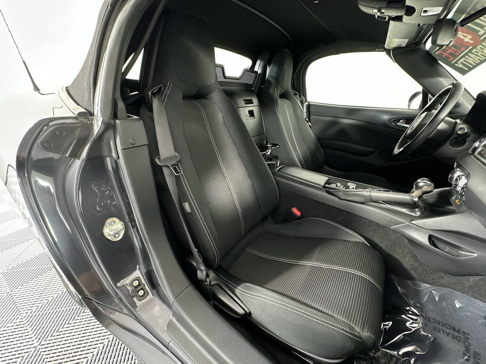 Used 2018 FIAT 124 Spider Classica w/ Technology & Siriusxm Group RWD image 24
