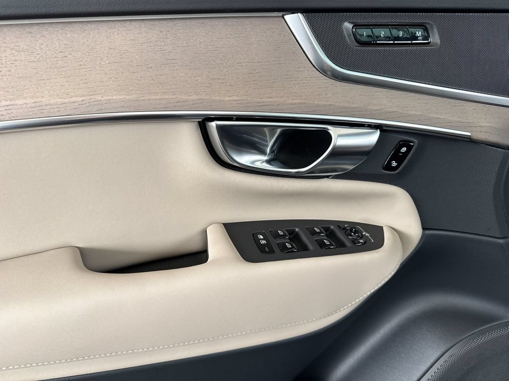 New 2026 Volvo XC90 B6 Core AWD/4WD image 10