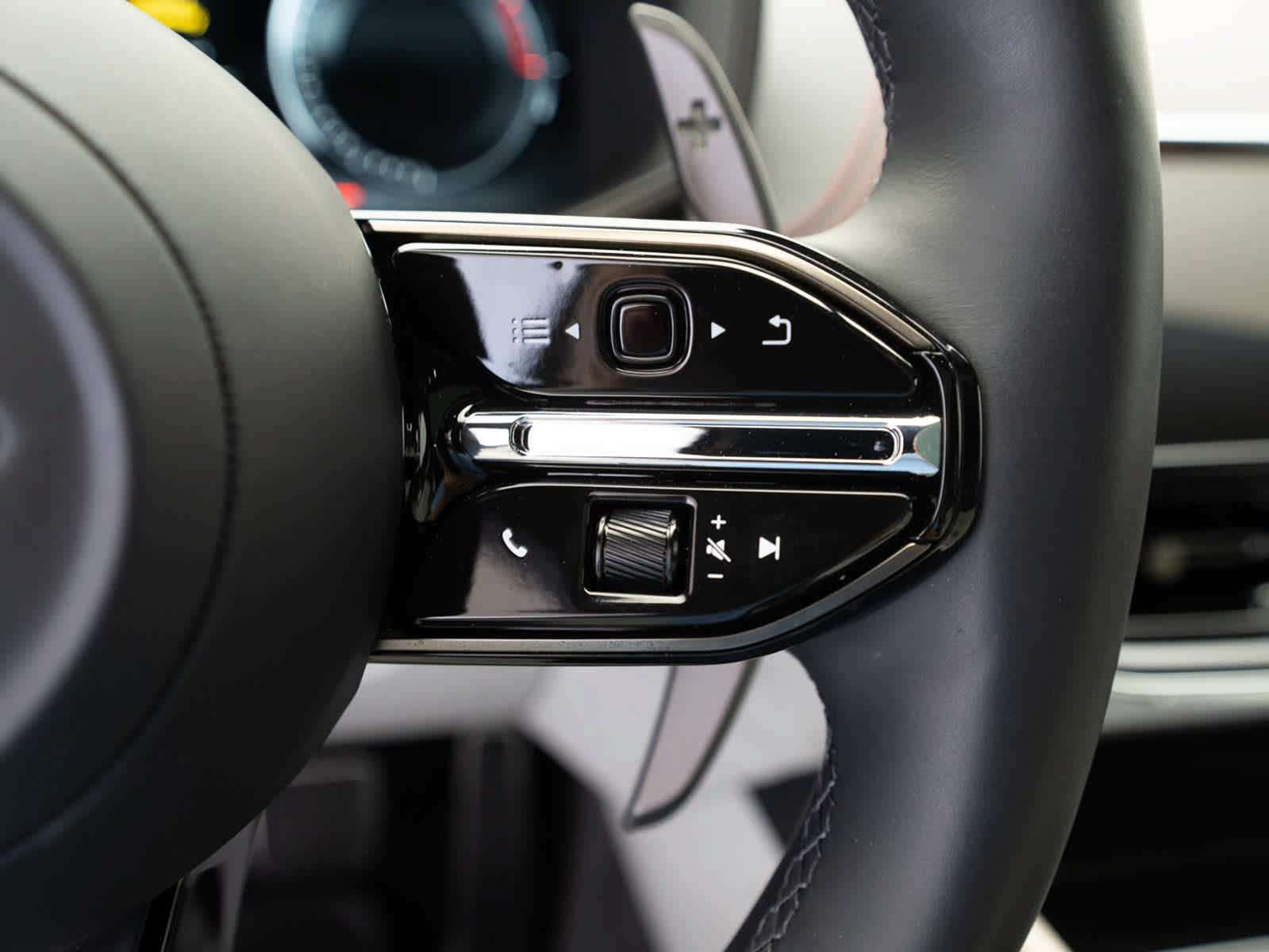 Used 2025 Aston Martin DBX 707 AWD/4WD image 24