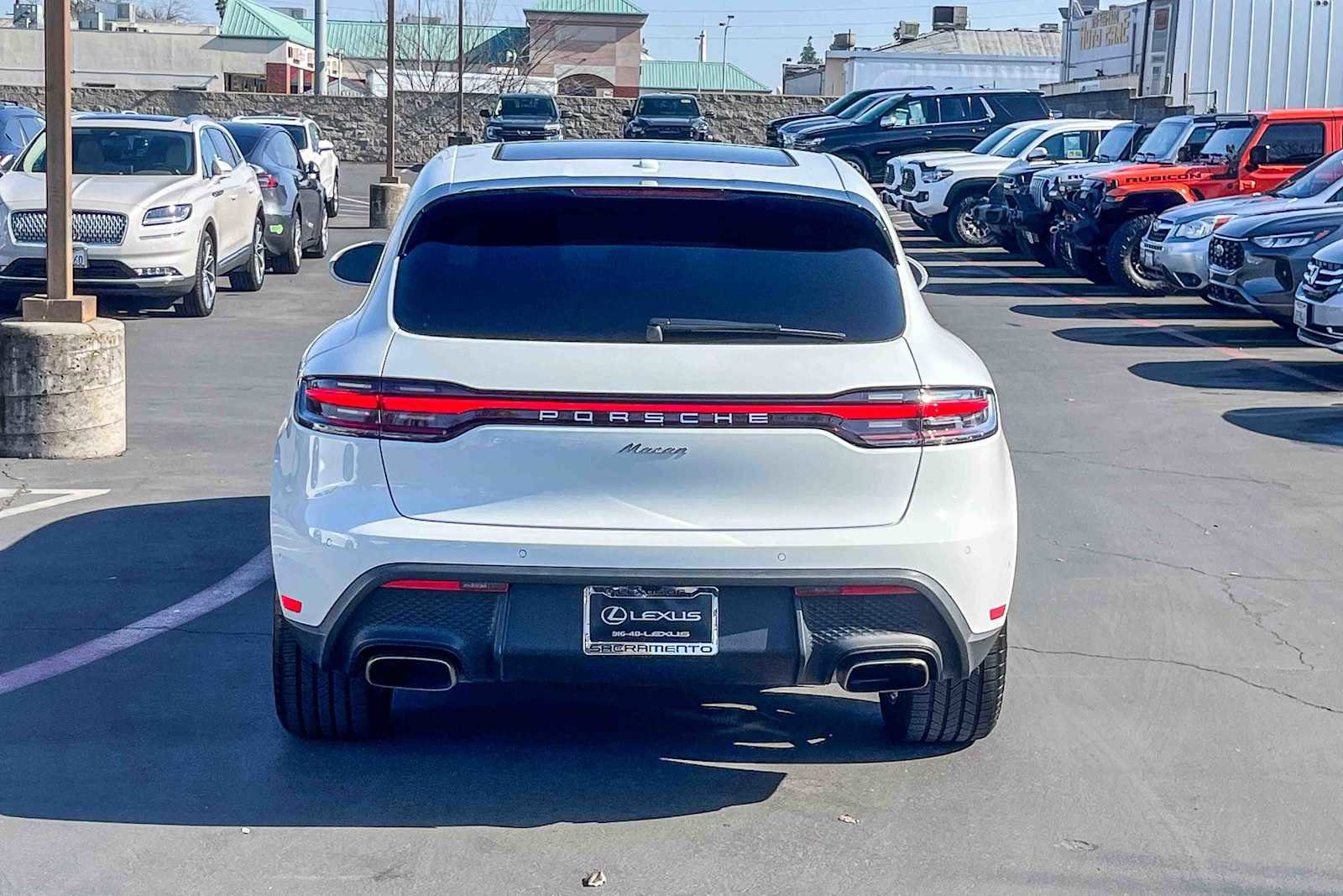 Used 2024 Porsche Macan image 3