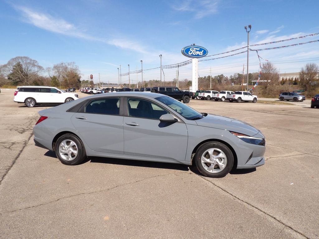Used 2023 Hyundai Elantra SE w/ Preferred Accessory Package