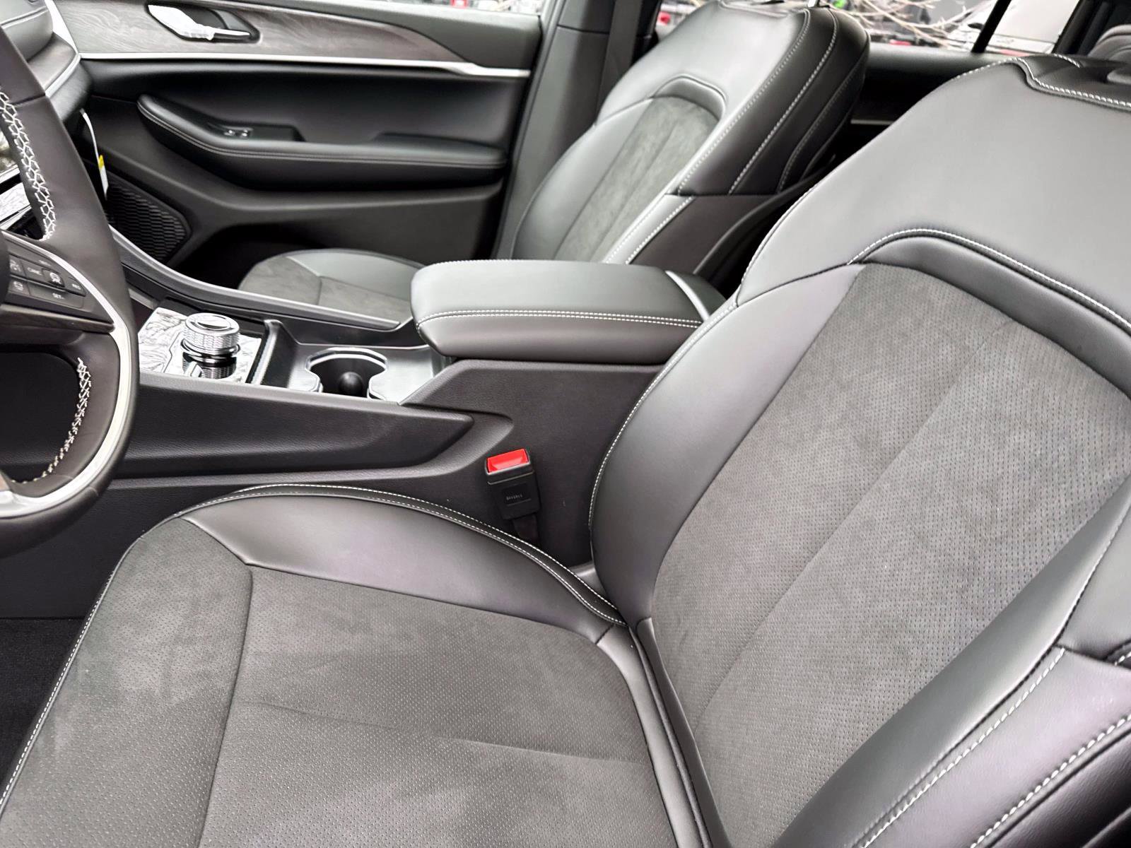 New 2026 Jeep Grand Cherokee L 4WD image 10