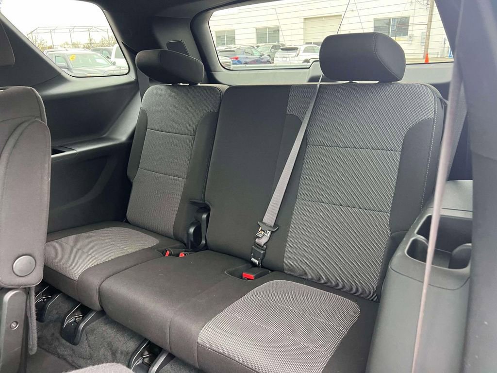 Used 2023 Chevrolet Traverse LT FWD image 16