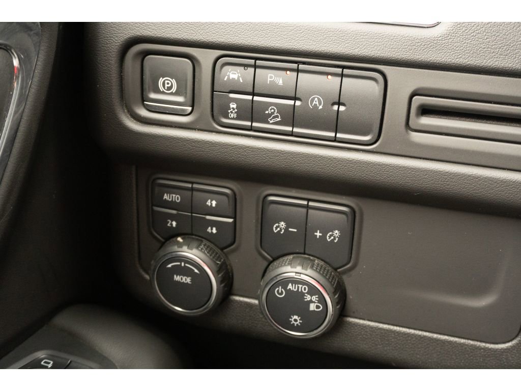 Used 2024 Chevrolet Suburban Premier AWD/4WD image 27