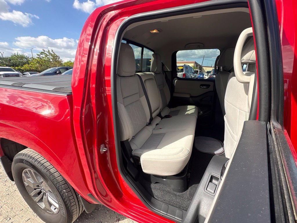 Used 2025 Nissan Frontier SV w/ SV Convenience Package RWD image 17