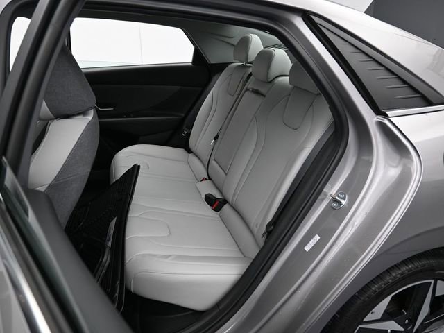 Used 2023 Hyundai Elantra Limited image 26