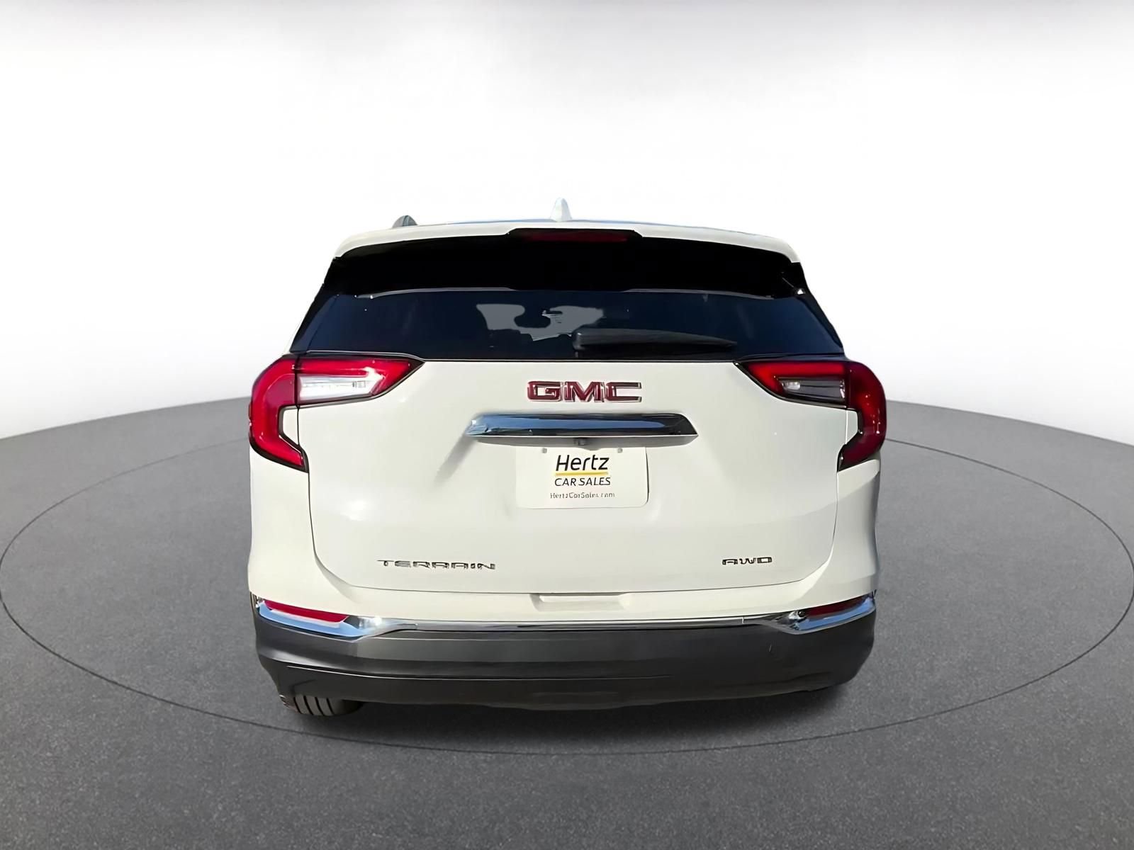 Used 2024 GMC Terrain SLT image 12