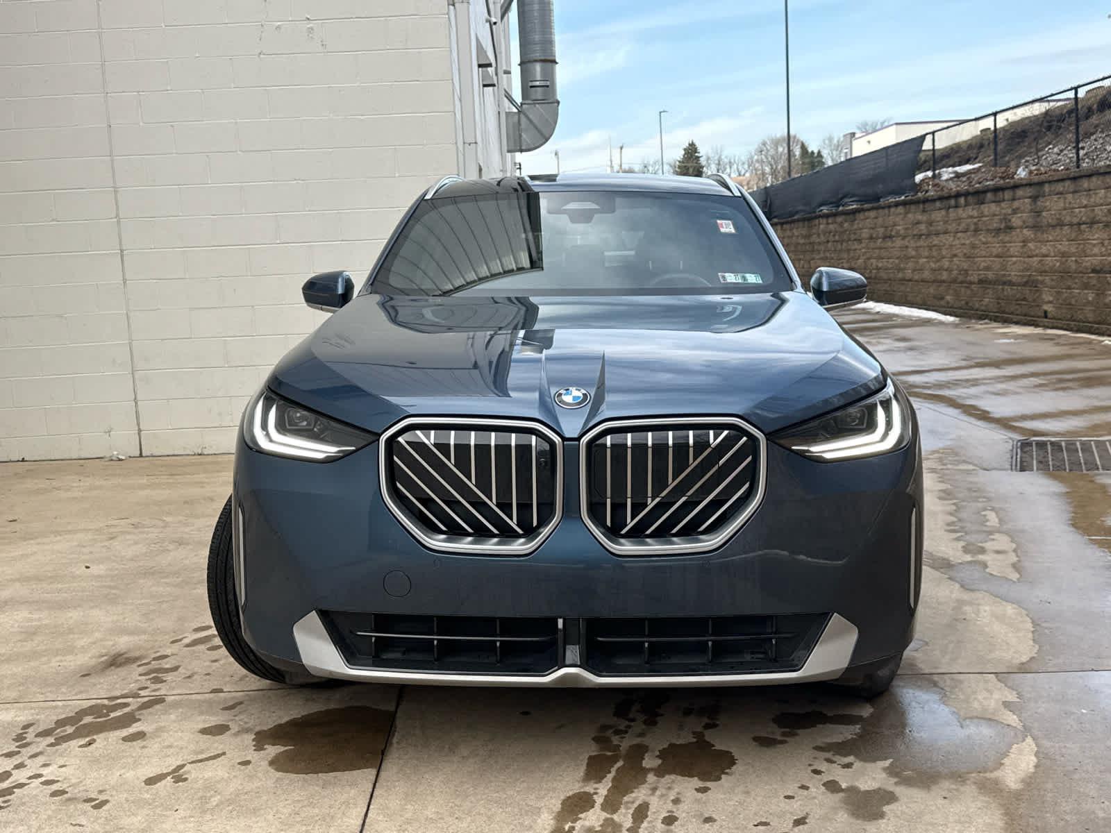 Used 2025 BMW X3 xDrive30i AWD/4WD image 2