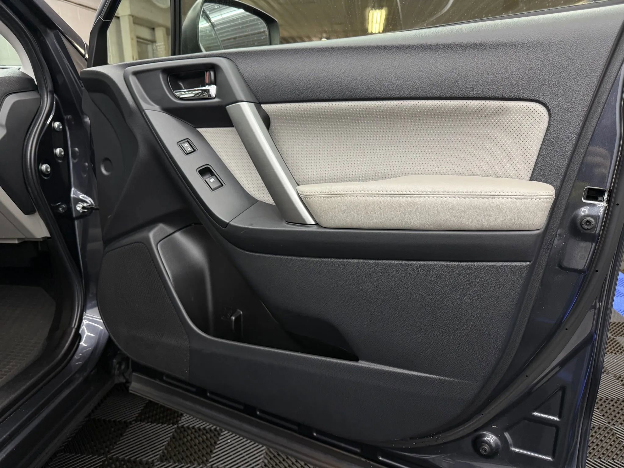 Used 2015 Subaru Forester 2.5i Limited image 5