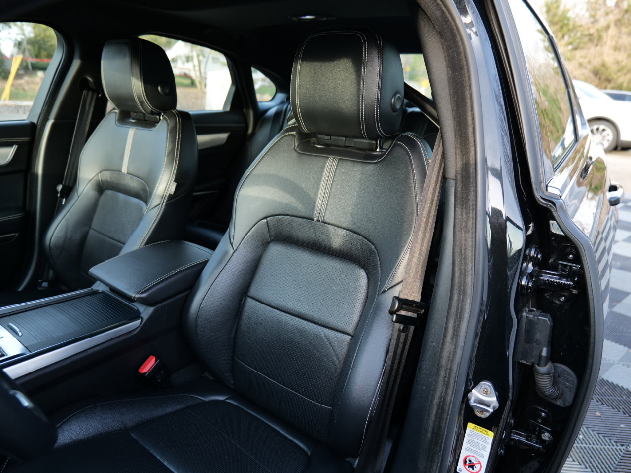 Used 2024 Jaguar XF R-Dynamic SE image 16