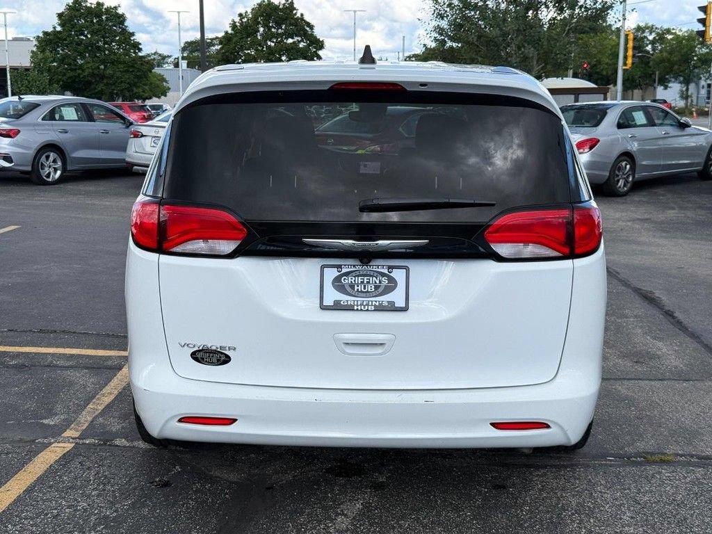 Certified 2023 Chrysler Voyager LX FWD image 4
