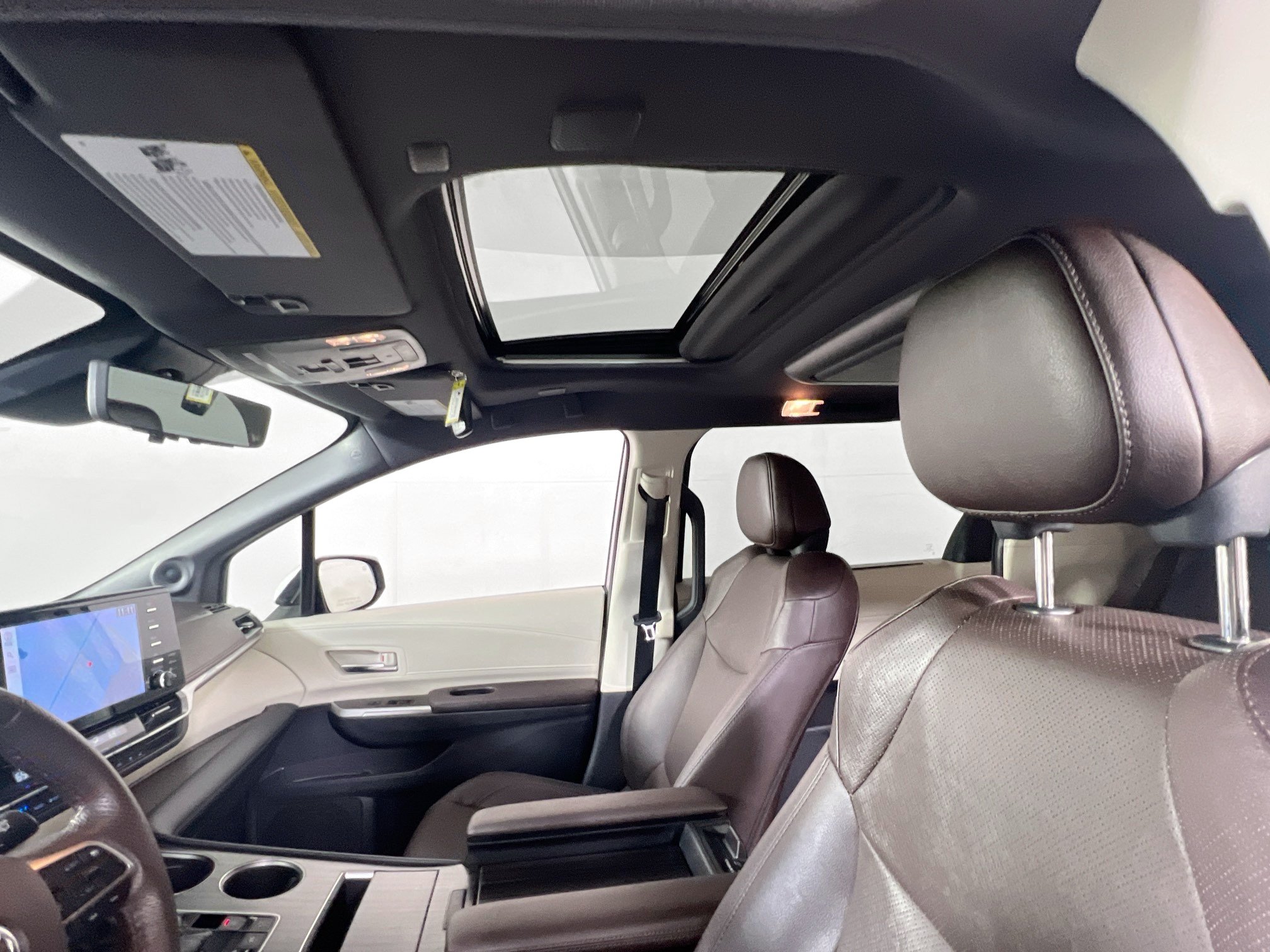 Used 2021 Toyota Sienna Platinum AWD/4WD image 22