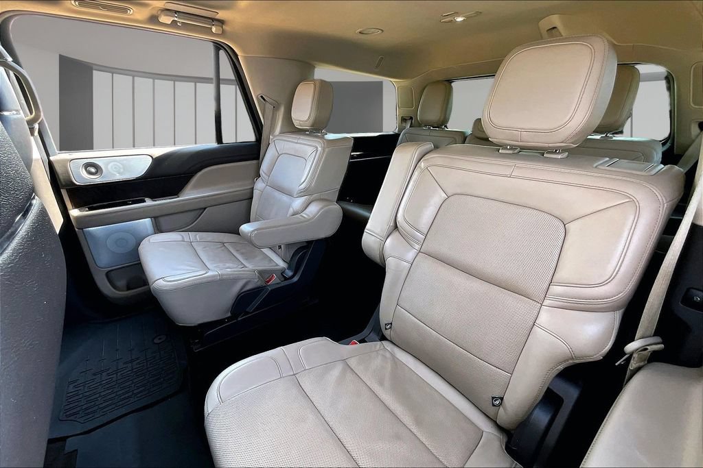 Used 2022 Lincoln Navigator Reserve AWD/4WD image 28