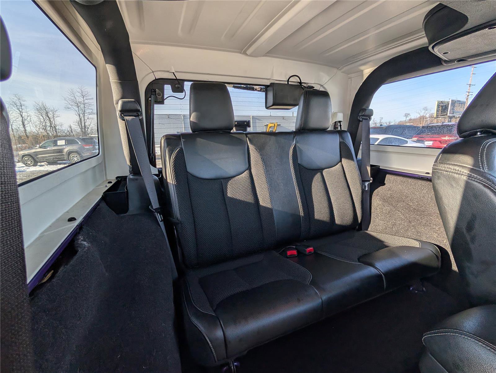 Used 2017 Jeep Wrangler Sahara image 11