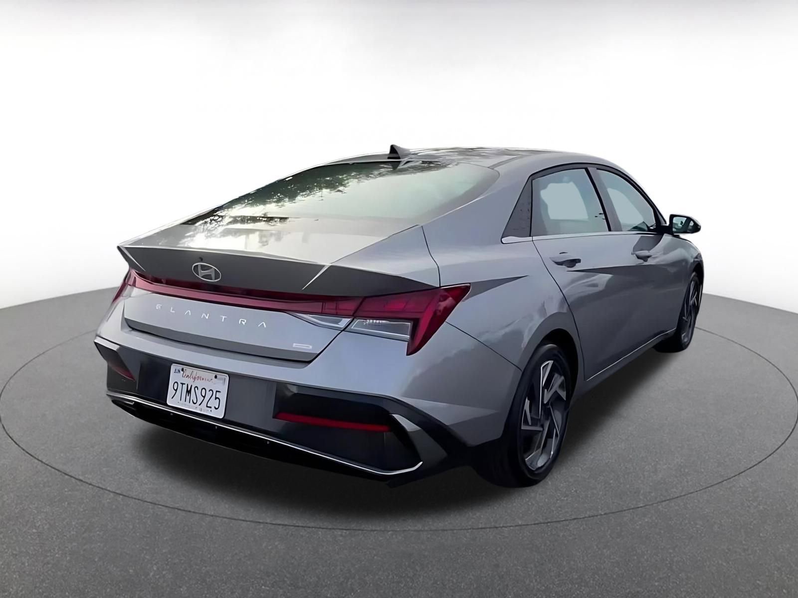 Used 2025 Hyundai Elantra Limited image 15