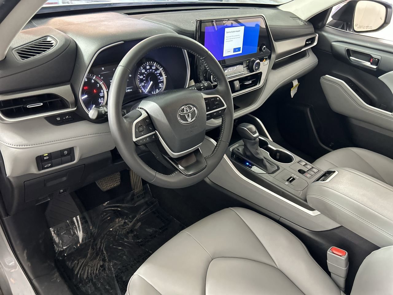 Used 2025 Toyota Highlander XLE image 12