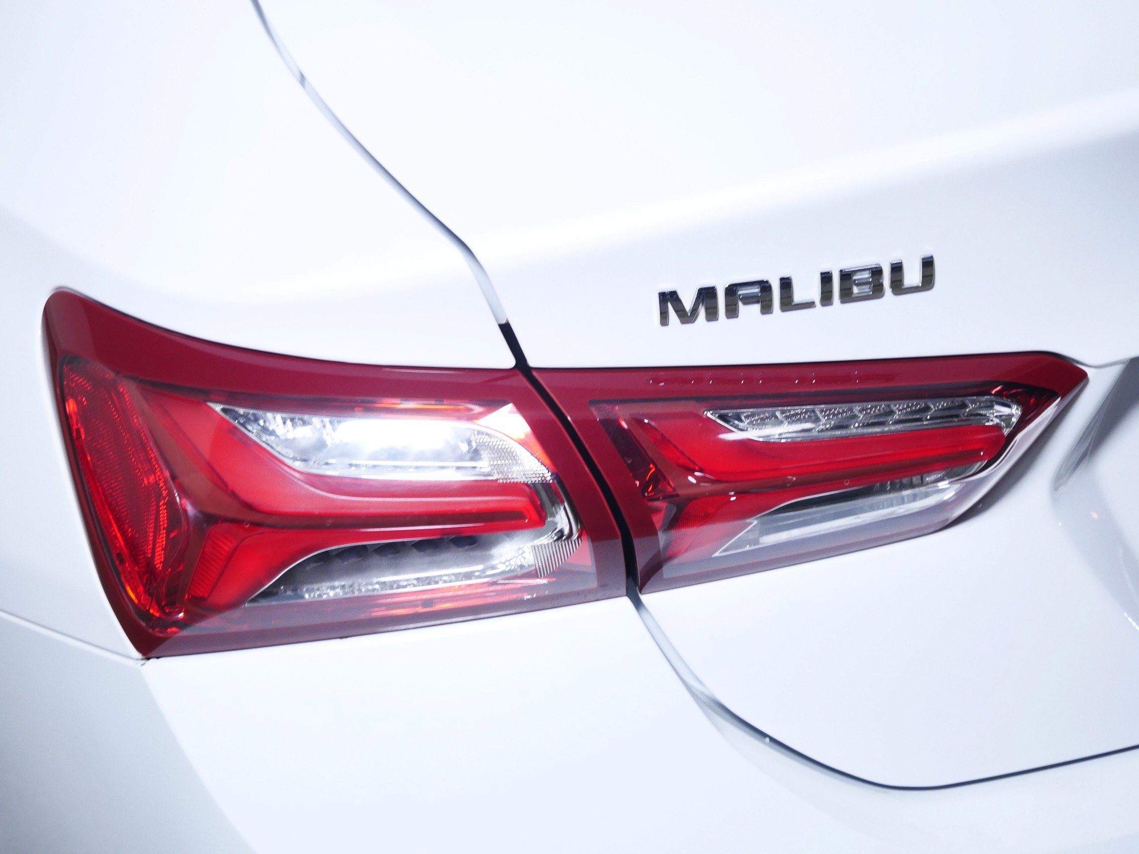 Used 2019 Chevrolet Malibu LT w/ Driver Confidence Package image 17