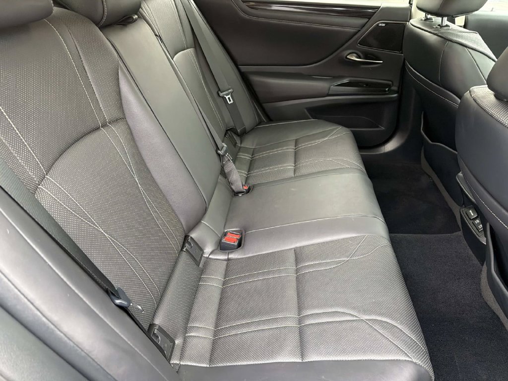 Used 2021 Lexus ES 300h w/ Accessory Package FWD image 19
