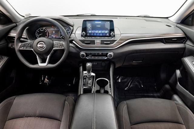 Used 2024 Nissan Altima 2.5 SV image 24