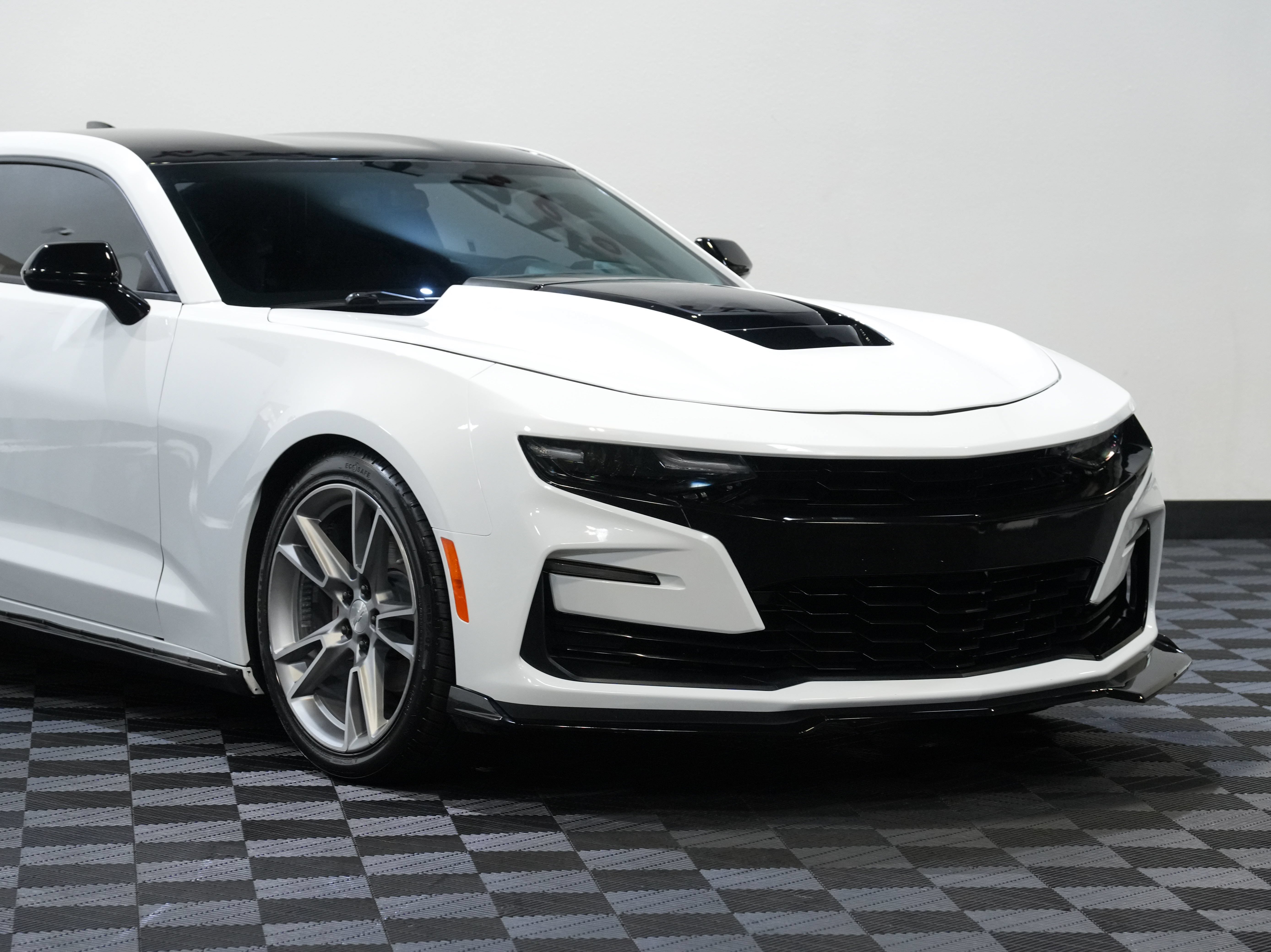 Used 2019 Chevrolet Camaro LS RWD image 9