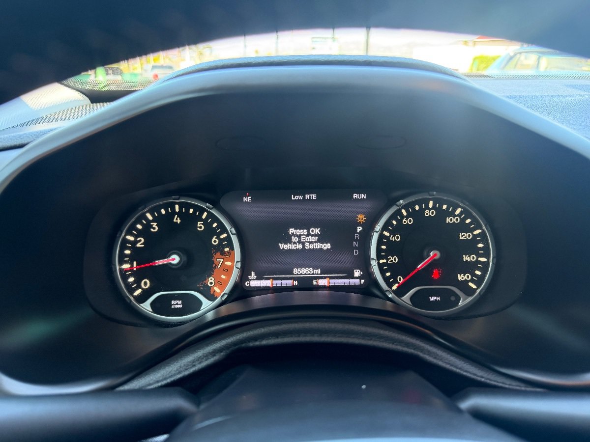 Used 2017 Jeep Renegade Trailhawk AWD/4WD image 16