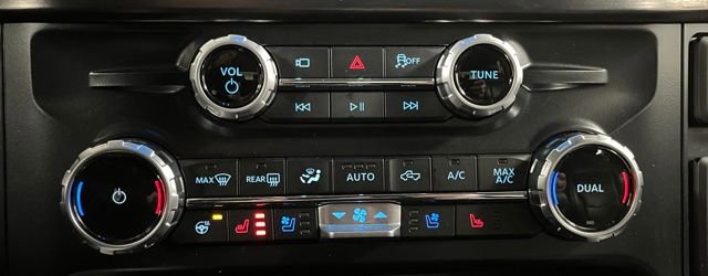 Used 2025 Ford F350 Lariat w/ Tremor Off-Road Package AWD/4WD image 38