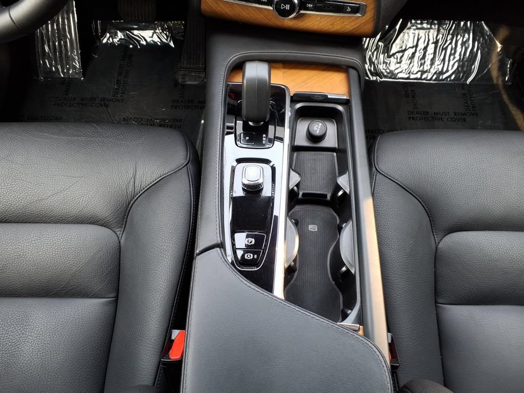Certified 2023 Volvo XC90 B5 Plus w/ Protection Package Premier AWD/4WD image 20