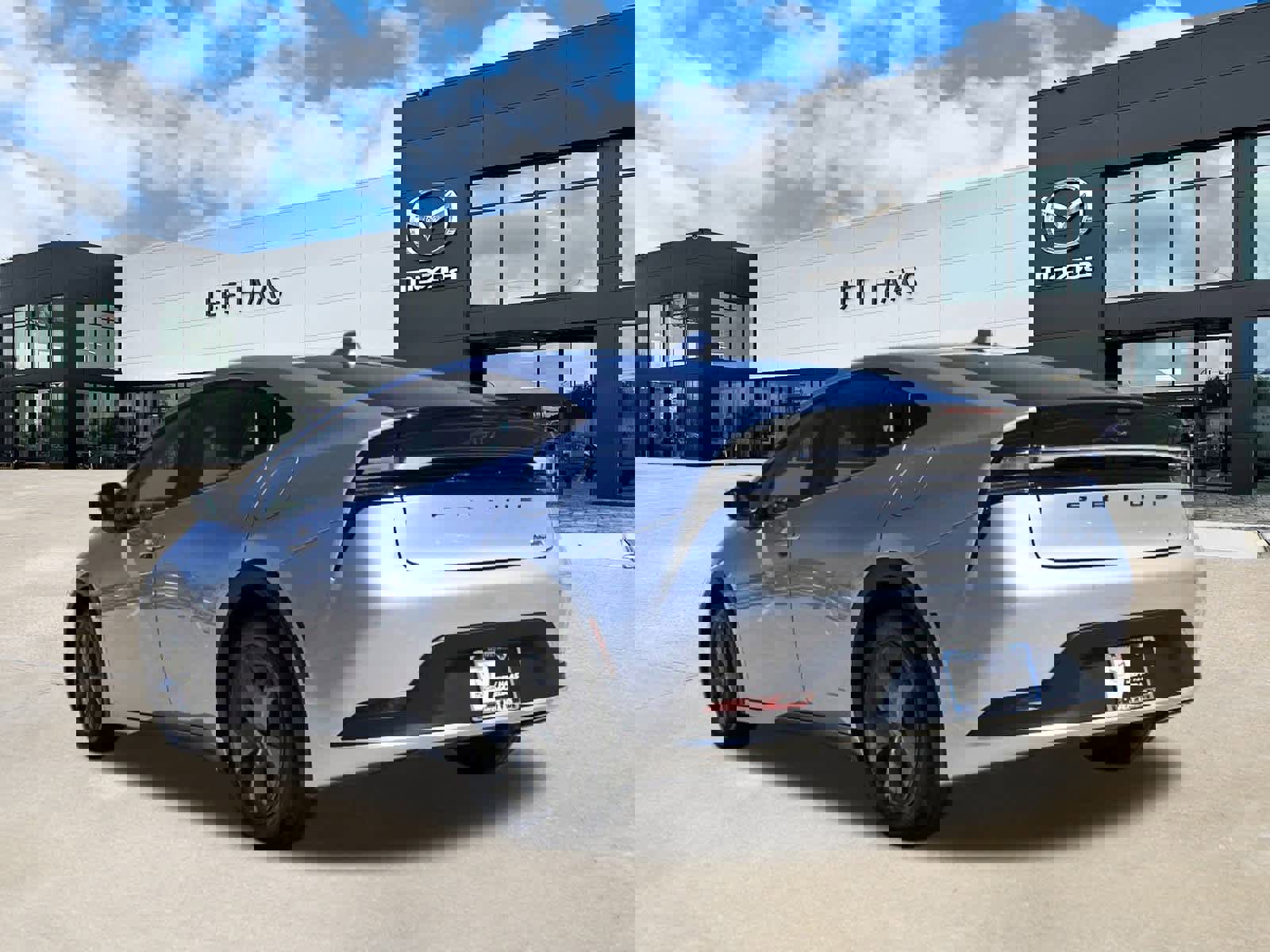 Used 2025 Toyota Prius Plug-In Hybrid image 2