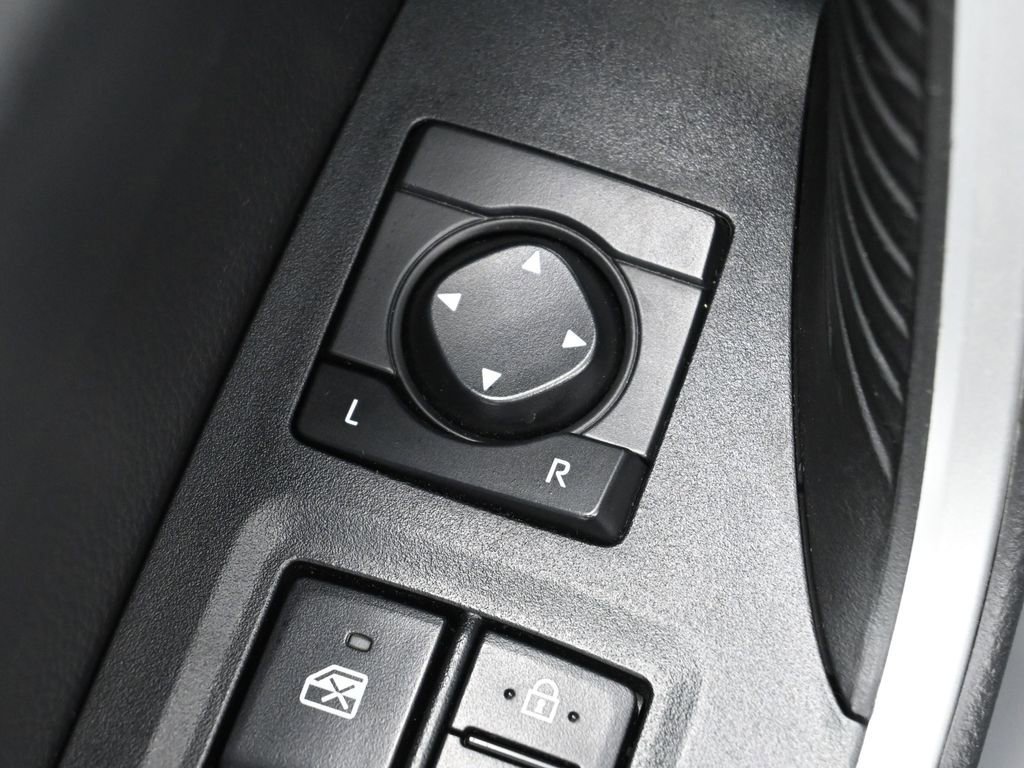 Certified 2022 Toyota RAV4 LE AWD/4WD image 11