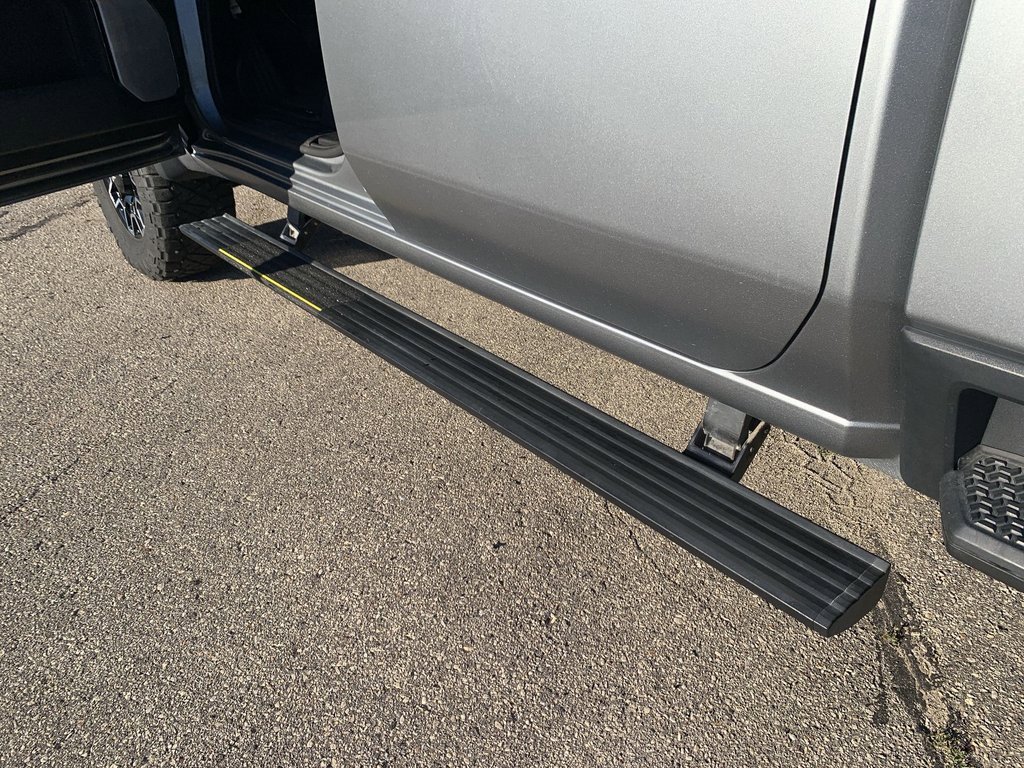 Used 2024 GMC Sierra 2500 AT4X image 28