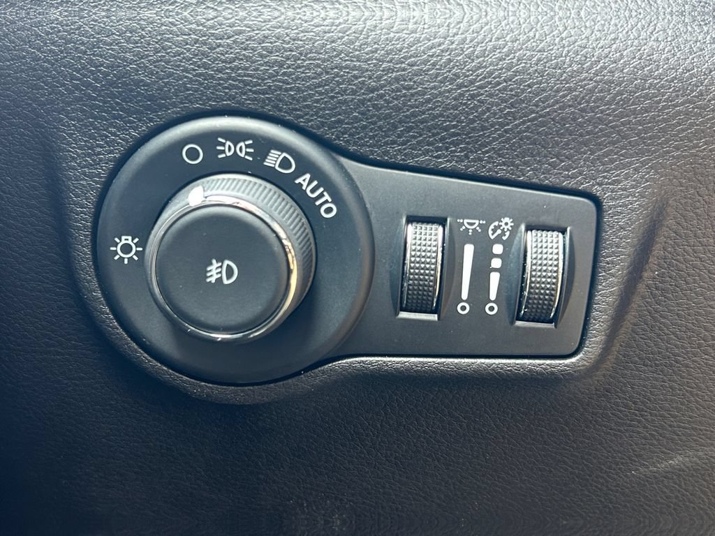 Used 2024 Jeep Compass Latitude AWD/4WD image 17