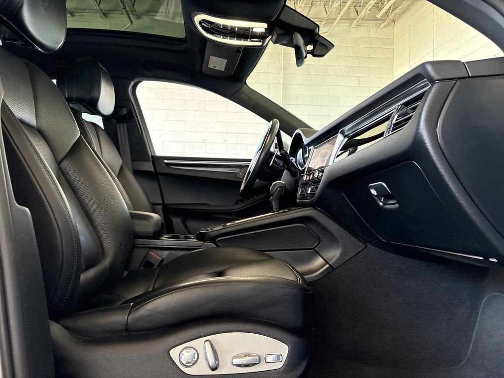 Used 2024 Porsche Macan Turbo AWD/4WD image 15