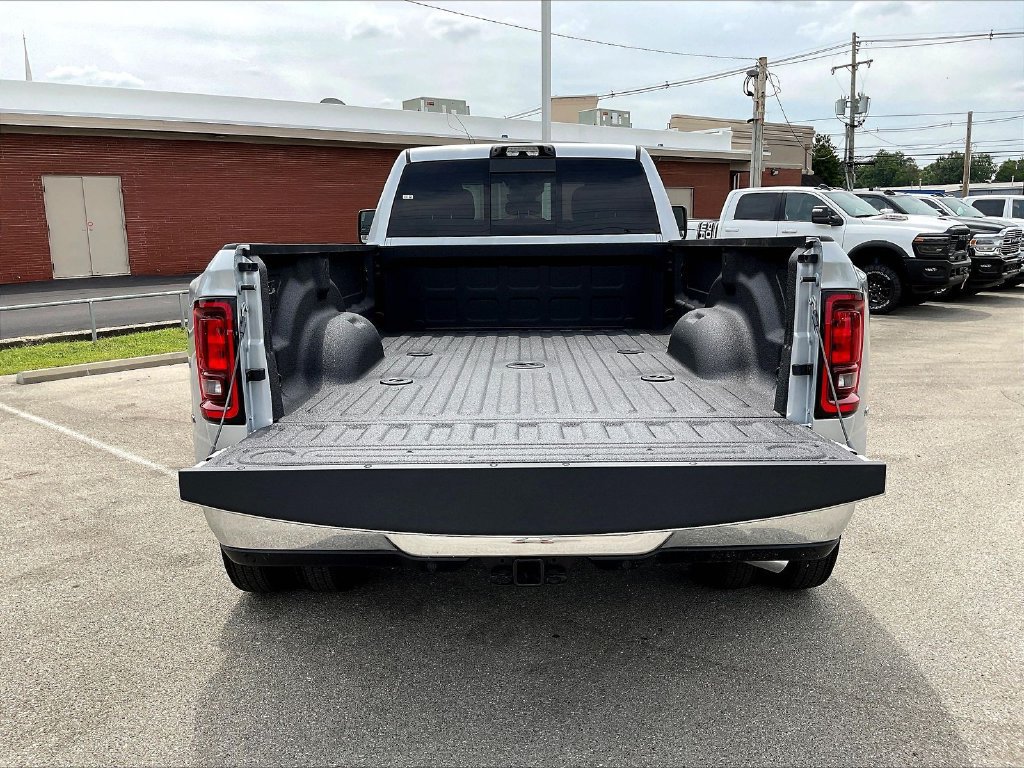 New 2026 RAM 3500 Tradesman AWD/4WD image 6