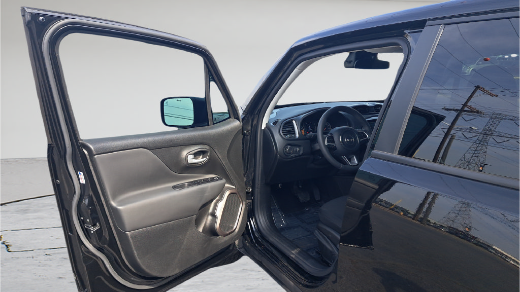 Used 2023 Jeep Renegade Latitude AWD/4WD image 9