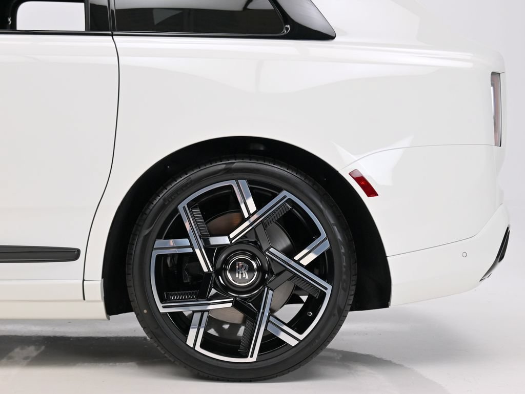 New 2027 Rolls-Royce Cullinan Black Badge AWD/4WD image 6