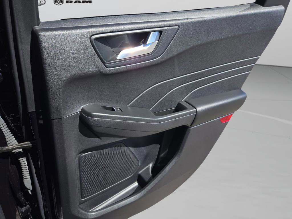 Used 2022 Ford Escape Titanium image 27