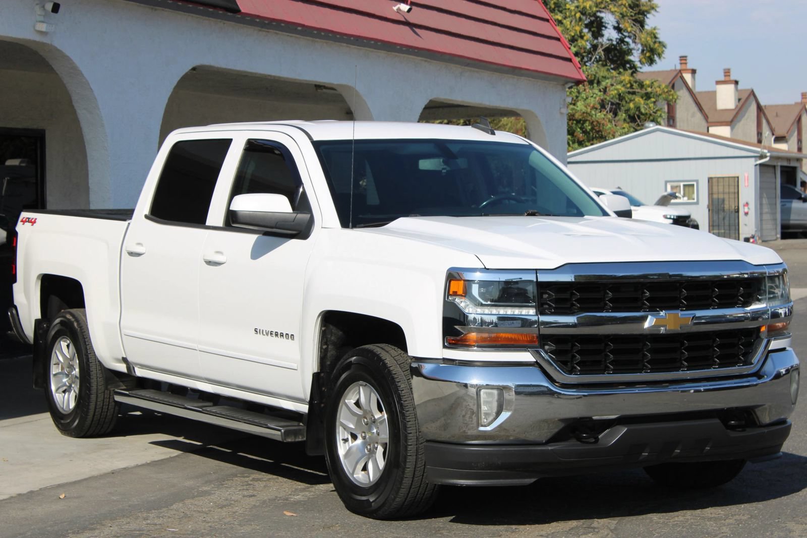 Used 2018 Chevrolet Silverado 1500 LT w/ All Star Edition AWD/4WD image 3