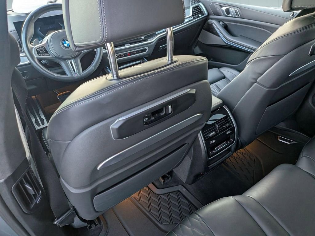 Used 2025 BMW X7 M60i w/ Climate Comfort Package AWD/4WD image 28