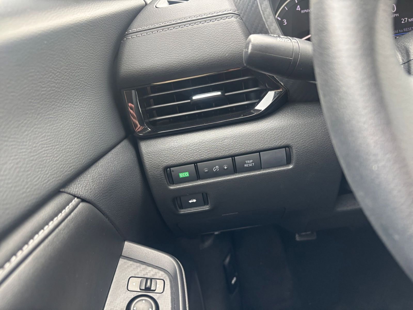 Used 2025 Nissan Sentra SV FWD image 32