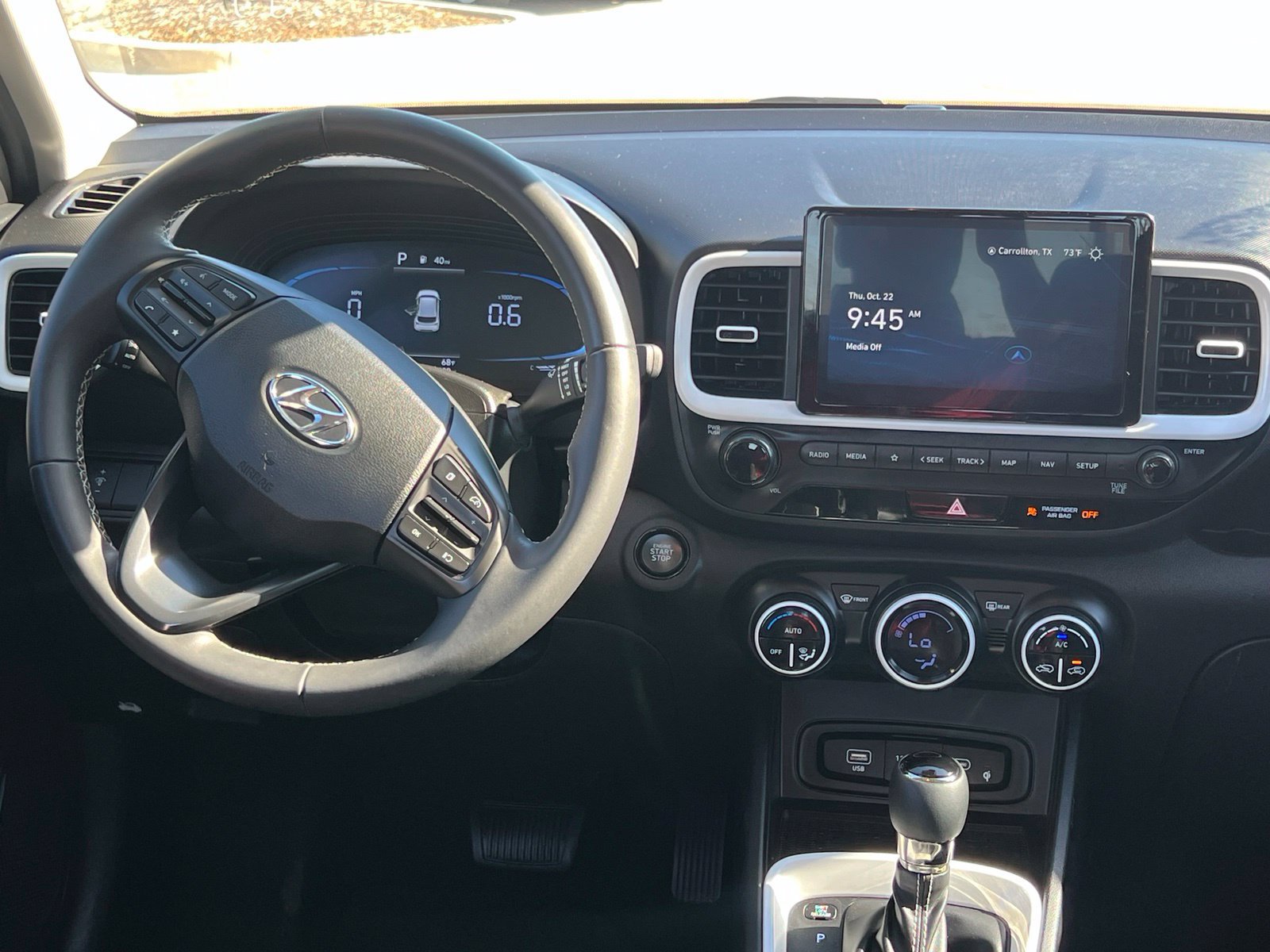 Used 2024 Hyundai Venue Limited FWD image 18