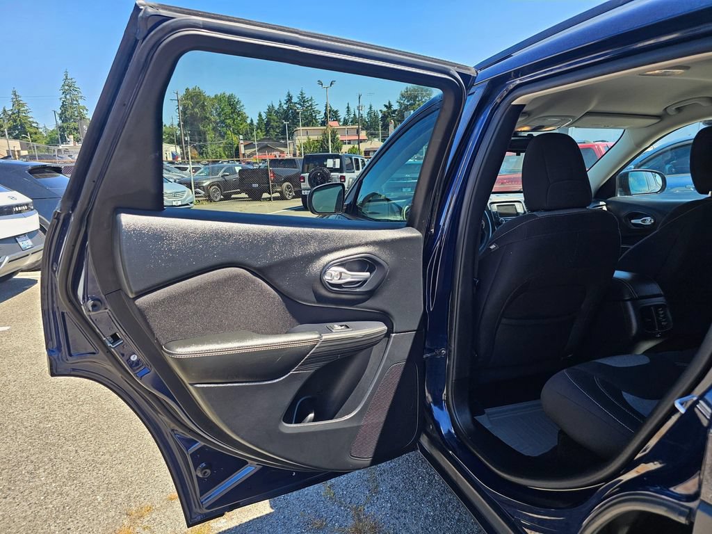 Used 2016 Jeep Cherokee Sport AWD/4WD image 16
