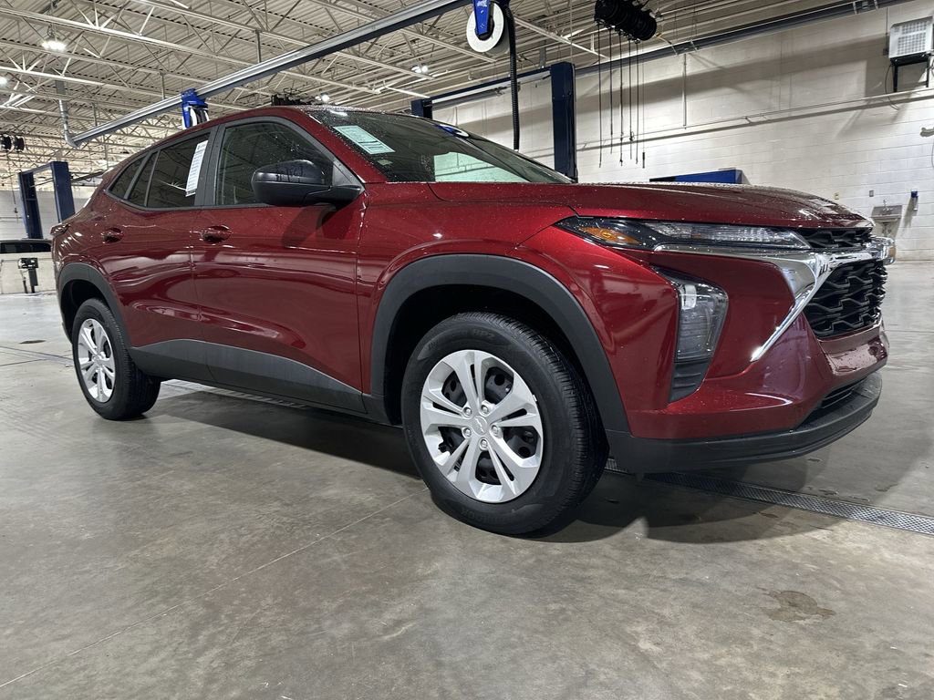 Used 2024 Chevrolet Trax LS image 2
