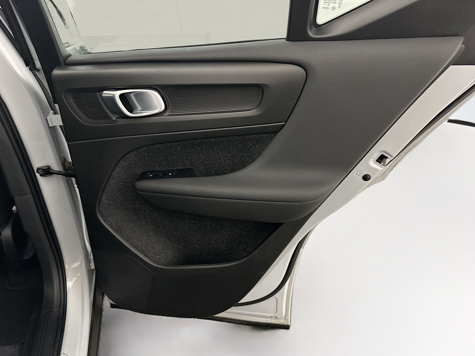 Used 2021 Volvo XC40 P8 Recharge image 33