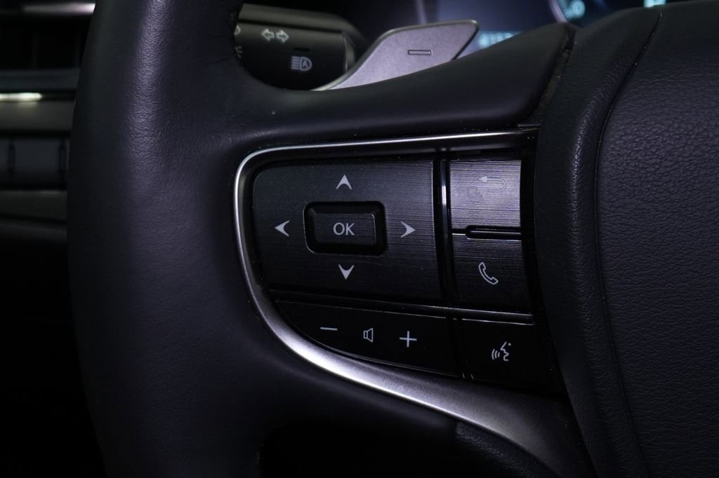 Used 2023 Lexus ES 350 Luxury w/ Accessory Package (Z2) image 39