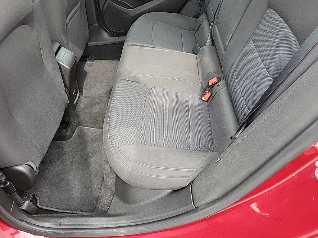 Used 2018 Chevrolet Cruze LT w/ Convenience Package FWD image 8