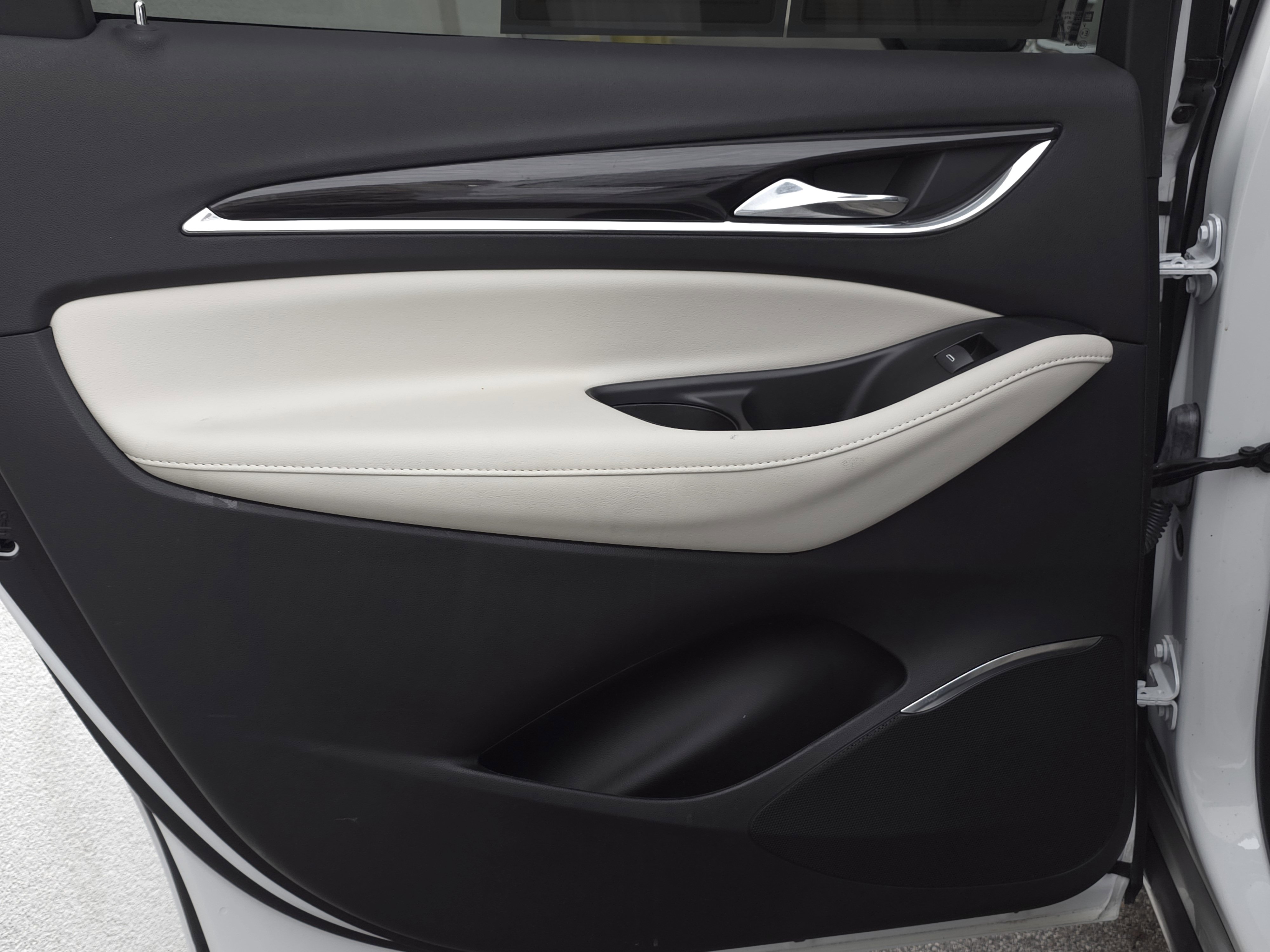 Used 2023 Buick Enclave Essence image 31